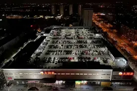 上海“魔幻”一夜！市民大半夜去超市排队买菜！现场人山人海图片