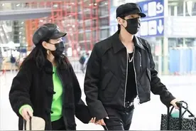 钟丽缇和小12岁老公亮相，穿错唐装暴露真实身材，年龄差一目了然图片