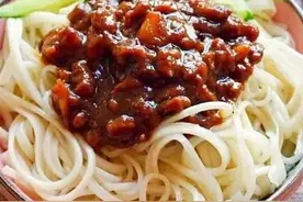 杂酱面的家常做法，出锅酱香味浓郁，味道鲜美，比饭馆做的还好吃图片