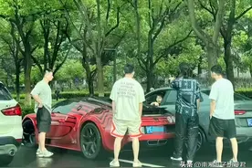 出大事了！苏州价值4000多万的布加迪加塞被撞，宝马车主是真的刚图片