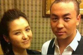 11年后再看何洁释小龙，她疑怀4胎又传婚变，他资产上亿娇妻在怀图片