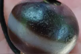 泛着蓝光的老药师珠图片