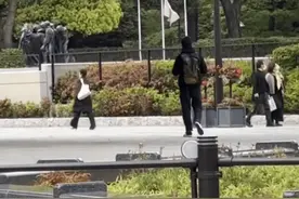 网友在日本街头偶遇梁朝伟 赞其为人低调随和图片