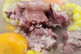 赤小豆和薏米不要老是煮粥熬水喝，做一个赤小豆排骨汤，全家喜欢图片