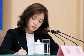 外交部女神们的升职记，教育履历叫人羡慕，这才是学生们该追的星图片