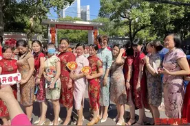高考是孩子的主场，不是家长的秀场，别再上演旗袍秀了！图片