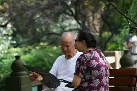夫妻过了七十岁，还能轻松完成这几件事，说明很有后福图片