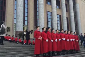 人民大会堂服务员，百里挑一四年换一届，为什么不招北京人？图片