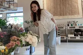 陈赫把二婚的妻子保护得真好，生过俩孩子了，仍然很有少女感图片
