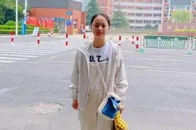 江苏省高考女状元，惨遭多所985名校拒绝录取，成为“最惨状元”图片
