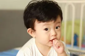 从小“咬指甲”的孩子，长大后会怎样？医生直言：逃不过3种结局图片