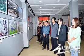 文水县书法美术摄影作品展开幕图片