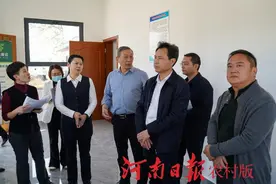罗山县委书记周哲调研指导“一号旅游公路”建设工作图片