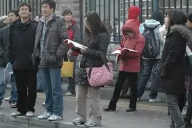 大四可以参加公务员考试吗？图片