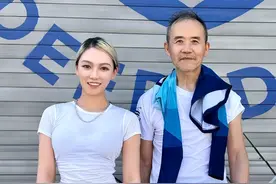 72岁王石带女网红健身吃饭，对方称其“爷爷”，网友：宝刀未老图片