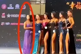 闹大！女模扔鞋砸评委后续，其他选手或有内幕，涉事女模正脸曝光图片