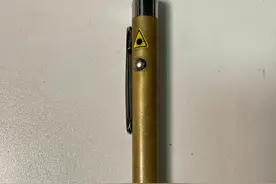 奇怪的维修：修复一个激光投影笔图片