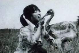 35年前，江苏23岁女孩去世，一千多人自发前去送行，她到底是谁？图片