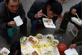 被痛批的“穷人早餐”，背后藏着多少精英不堪入目的傲慢图片