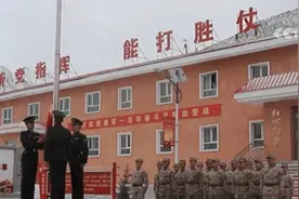 从雪域高原到边防海岛 部队官兵举行形式多样的升旗仪式喜迎国庆图片