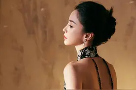 正经旗袍穿出“擦感”，没了黄晓明的托底，杨颖已经混成这样了?图片