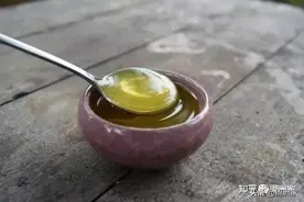 蜂蜜和蜂王浆有哪些区别不一样？蜂蜜蜂王浆能一起吃吗？图片