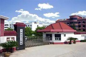惊天惊叹惊人 ！女贪千万养15名男帅哥图片
