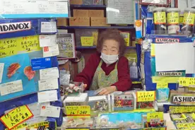 老奶奶经营64年的秋叶原无线商店关闭，十年用不坏经典耳机遭疯抢图片