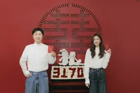 沈梦辰领证后美貌营业，穿白衬衫牛仔裤难掩恩爱范，这状态真好图片