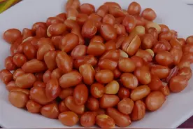 喝酒时可以吃花生米吗？医生：喝酒尽量少吃这4种“下酒菜”图片