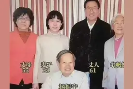 一家人合影，晚辈坐在C位，而岳父母和奶奶都站着合适吗？图片