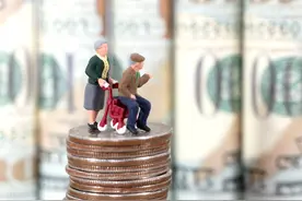 领取养老金的退休人员，每年都什么时候认证呢？图片