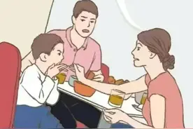 一个家庭的教养水平怎么样，看看一家人在饭桌时就知道了图片