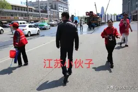 在江苏一个31岁小伙走投无路，跟69岁美国富婆结婚，后来怎样了？图片