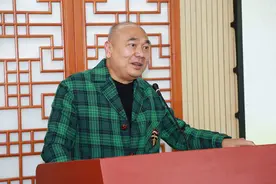 特斯拉的“华人老板”，3年前投资马斯克赚翻，曾给北大捐款数亿图片