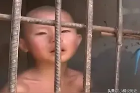 河北8岁男童被父亲关笼子1年，仅姐姐悉心照料，背后原因为何？图片