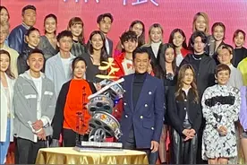 古天乐公司开年会大咖齐聚，52岁成香港吸金王，他才是真正的赢家图片