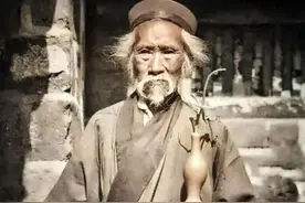 印度苦行僧78年不吃不喝？众人产生质疑后，偷偷在他房间装了监控图片