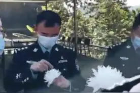 手工菊花祭英烈 民警“云”上寄哀思图片