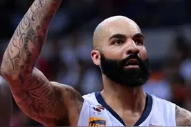 看到这些照片，就不羡慕NBA球星的高薪了！詹姆斯脚趾 科比脚后跟图片