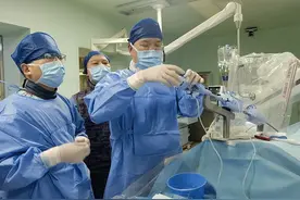 “小夹子”关紧“心大门” 市一医院心血管病临床医学中心为重度二尖瓣反流患者完成高难度经导管二尖瓣夹合术图片
