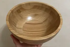 宜家里横拼的木碗，是怎么由一块方板做成了立体的？图片