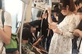 孕30周女子称地铁无人让座，爱心座椅是否为“专座专用”？图片