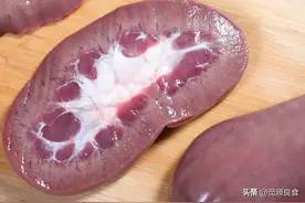 做爆炒腰花，焯水还是过油？区别很大，教你做法，滑嫩鲜美没臊味图片