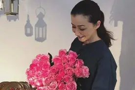 这才是中年女人应有的打扮：60岁主妇只穿基础款也能贵气优雅图片