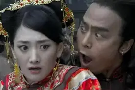 《打狗棍》中忠心耿耿的小铃铛，被那图鲁逼着上吊自杀图片