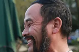 那年，偷盗成瘾的二猛被全厂通缉，却因刮掉胡子躲过牢狱之灾图片