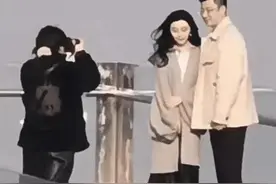范冰冰和陌生男士海边合影，男子样貌抢镜，引发热议。图片