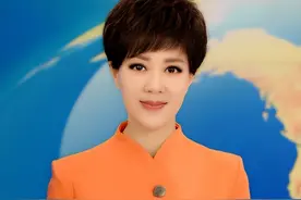 央视主持李文静：戴假发主持10多年，48岁与老公坚持丁克，她图啥图片