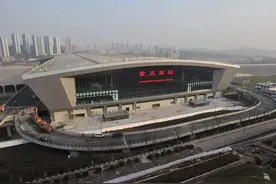这两个城市的高铁站越造越多，越造越大图片